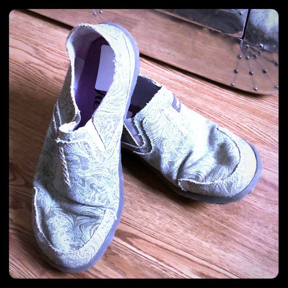 Cushe Slip ons